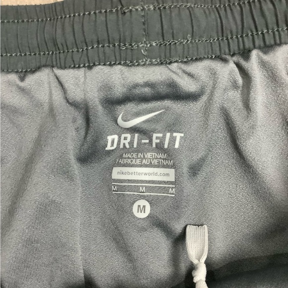 Women's Nike Medium 8 - 10 Shorts Charcoal Athletic Workout Running Lining EUC - Picture 8 of 10